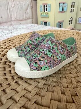 Native water shoes, size 10C kids